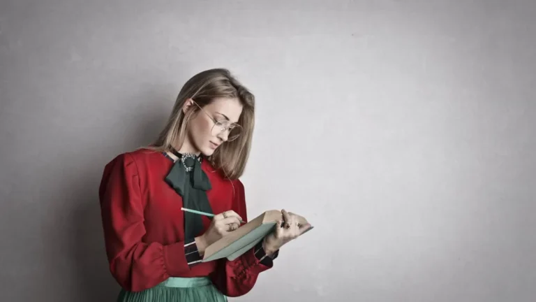 Top 4 Zodiac Signs with the Strongest Intuition