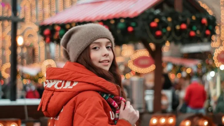 3 Zodiac Signs That Fall in Love Instantly