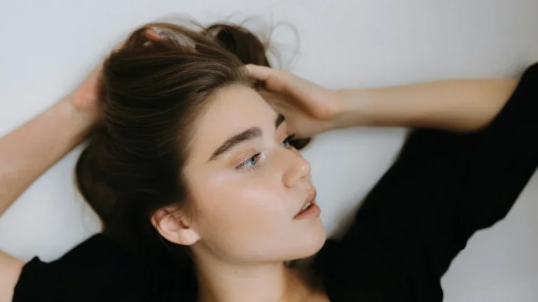 4 Zodiac Signs of Women Slow to Trust New People