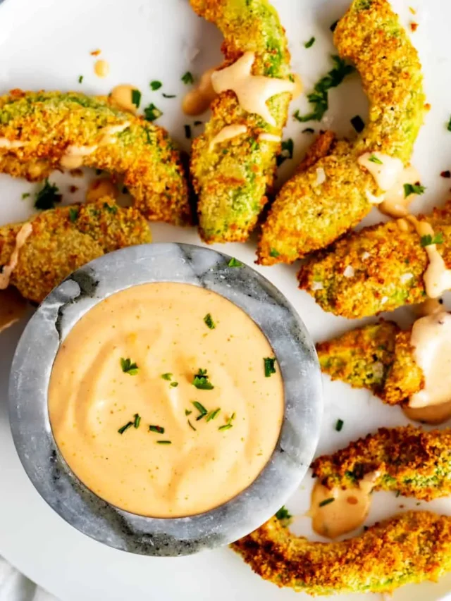 Crispy Avocado Fries with Sriracha Mayo