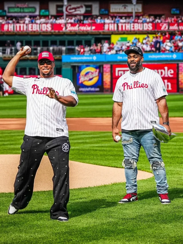 Saquon Barkley & Brandon Graham Toss First Pitch at Phillies Opener